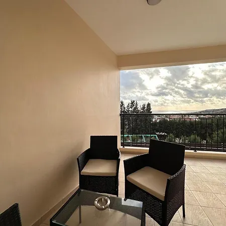 Lucy's Holidays Πέγεια