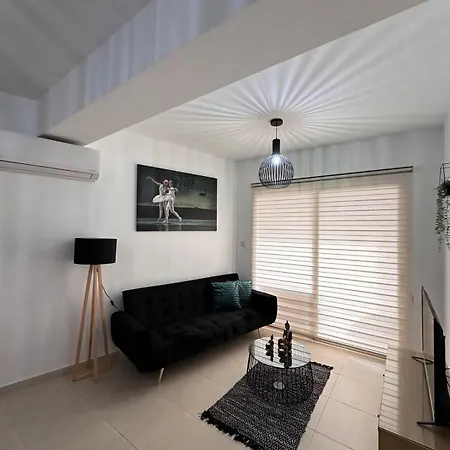 Lucy's Holidays Πέγεια