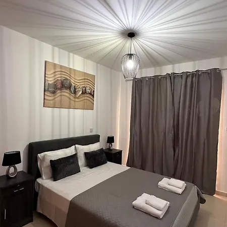 Διαμέρισμα Lucy's Holidays *