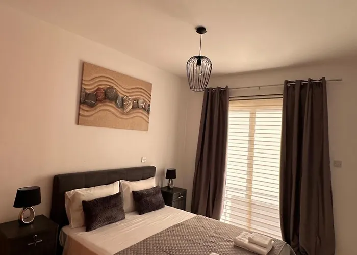 شقة Lucy's Holidays بييا