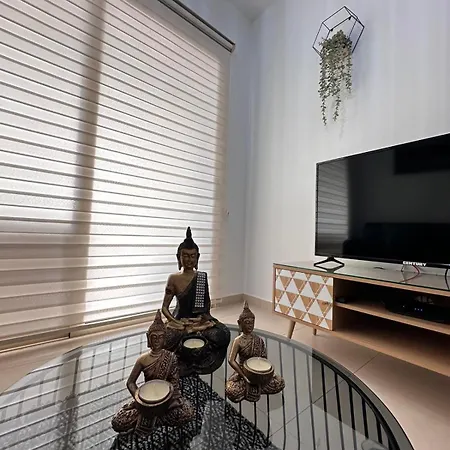 Lucy's Holidays * Πέγεια